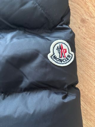 Chaqueta Moncler Negra con Capucha