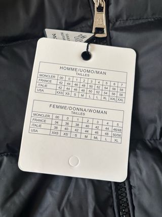 Chaqueta Moncler Negra con Capucha