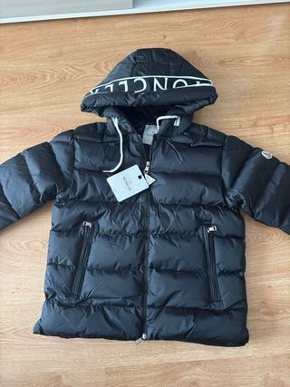 Chaqueta Moncler Negra con Capucha