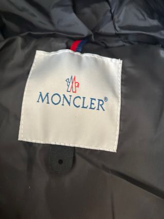 Chaqueta Moncler Negra con Capucha