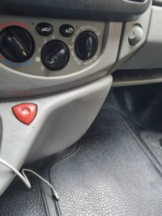 renuelt  trafic 2005