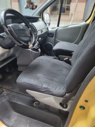 renuelt  trafic 2005