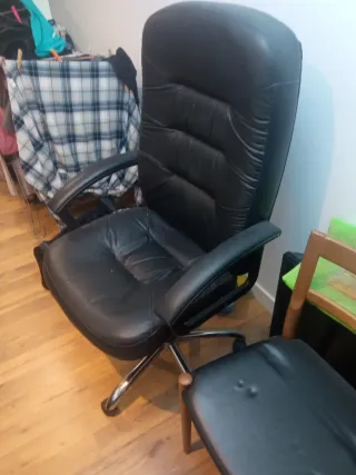 Poltrona da ufficio nera con ruote