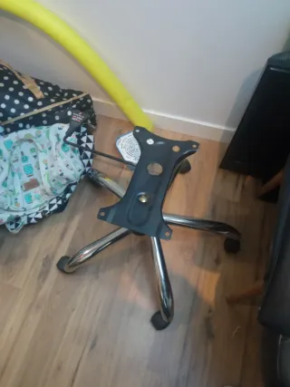 Poltrona da ufficio nera con ruote