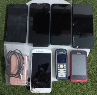 Lote di telefoni cellulari da riparare o per pezzi