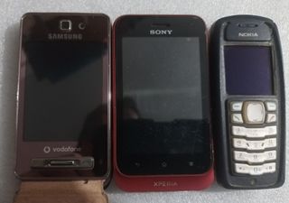 Lote di telefoni cellulari da riparare o per pezzi