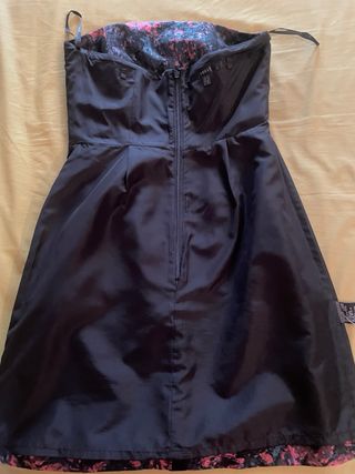 Vestido de fiesta sin tirantes