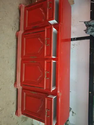Mueble aparador colonial rojo