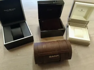 Astucci per orologi di varie marche