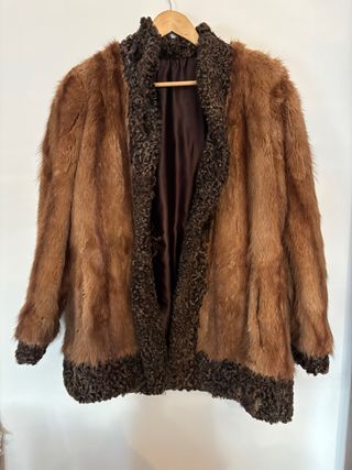 Abrigo de piel marrón
