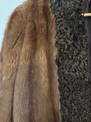 Abrigo de piel marrón