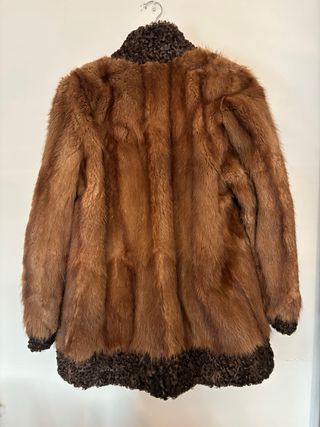 Abrigo de piel marrón