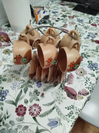 Juego de café de cerámica con soporte. No usado
