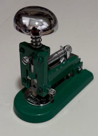 Grapadora sobremesa oficina Casco M1 Cromo/Verde