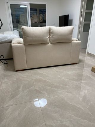 Divano a 2 posti beige x 250 €