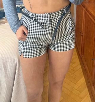 Shorts Stradivarius cuadros con cinturón