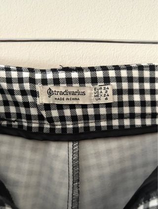 Shorts Stradivarius cuadros con cinturón