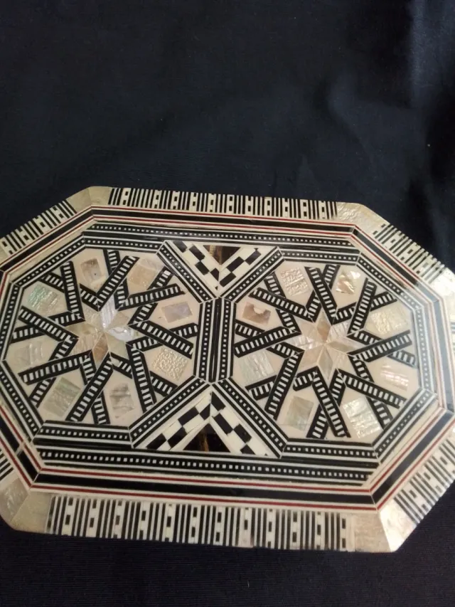 Scatola Egiziana Ottagonale in Madreperla