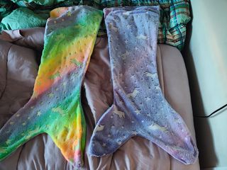 Coperta a coda di sirena arcobaleno e viola