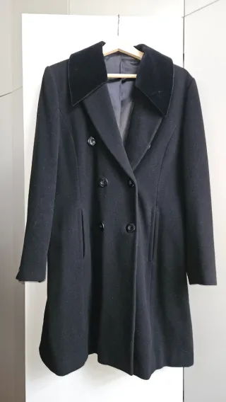 Abrigo de lana virgen negro