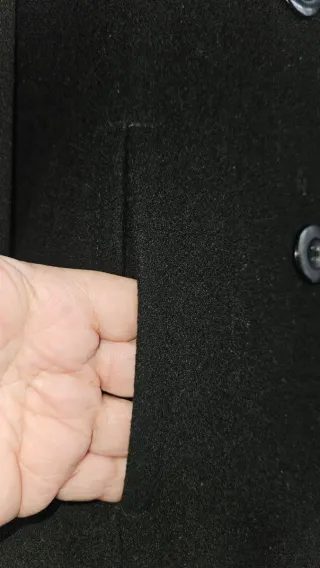 Abrigo de lana virgen negro