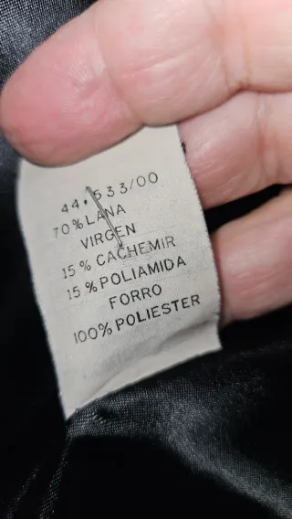 Abrigo de lana virgen negro