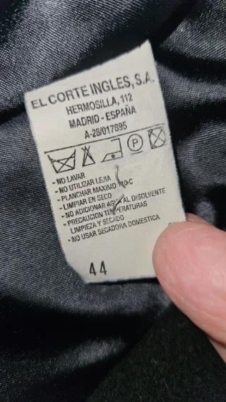 Abrigo de lana virgen negro