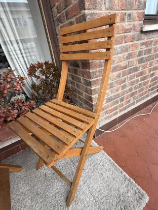 Tavolo e 2 sedie in legno per esterni