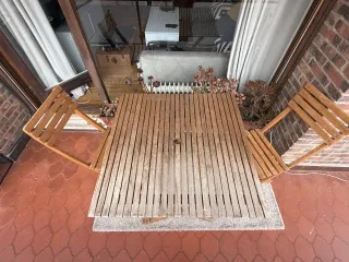 Tavolo e 2 sedie in legno per esterni