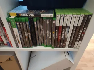 Xbox Series X Negra y tres mandos