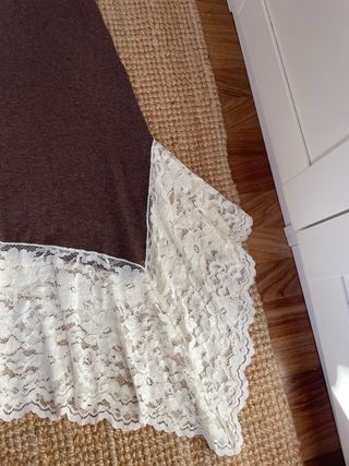 Vestido largo marrón con encaje