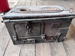 Cocina de carbón antigua empotrable