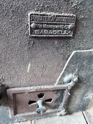 Cocina de carbón antigua empotrable