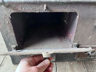 Cocina de carbón antigua empotrable