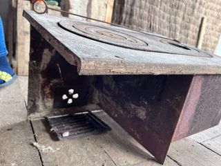 Cocina de carbón antigua empotrable