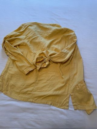 Chaqueta Bershka amarilla