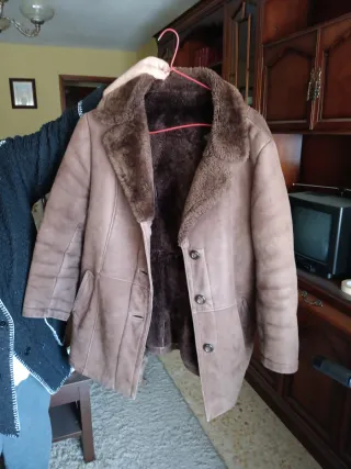 Abrigo ante piel vuelta