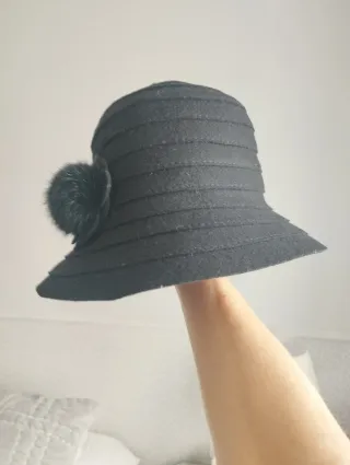 Sombrero lana negro con pompón