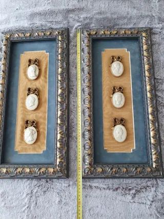 Set di 2 quadri classici con medaglie romane