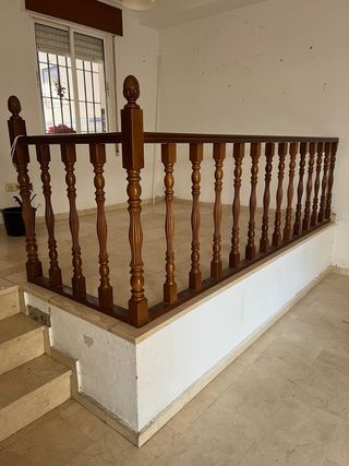 Barandilla de madera para escaleras
