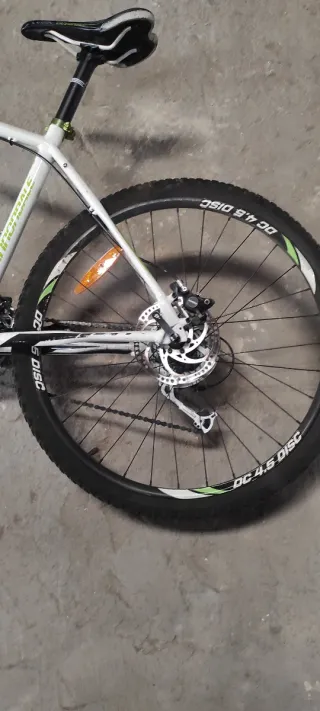 Bicicleta Cannondale Blanca