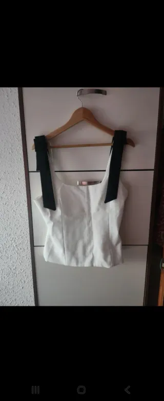 Top Zara perfecto Navidad Lazo Hombro Blanco y Neg