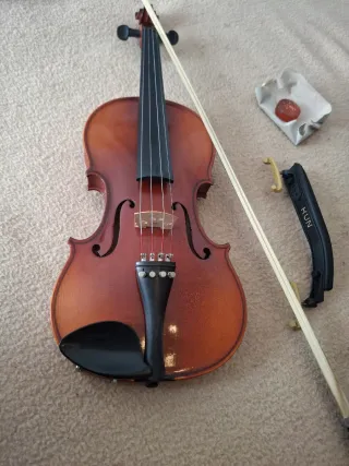 Violín con arco y accesorios