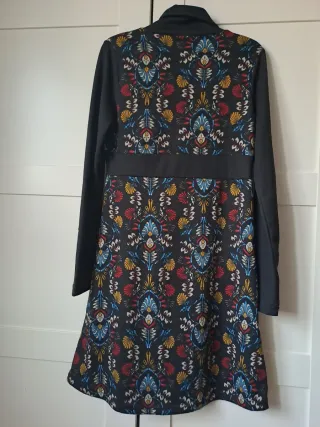 Vestido Surkana cuello alto estampado