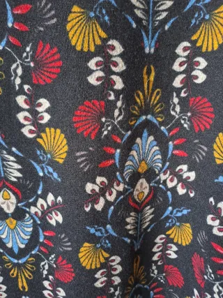 Vestido Surkana cuello alto estampado