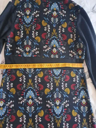 Vestido Surkana cuello alto estampado