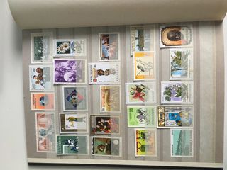 Clasificador con sellos nuevos del mundo.