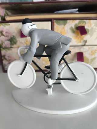 Figura Tintin ciclista con milú. Hors série