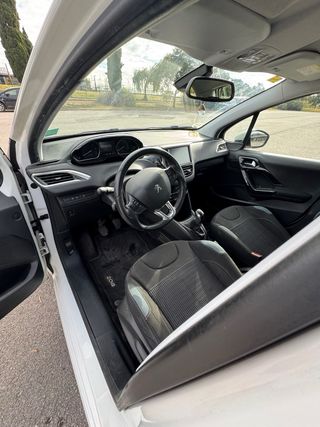 Peugeot 208 HDI 92cv Allure