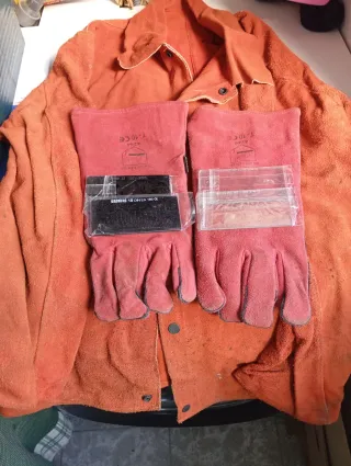Conjunto chaqueta, guantes para soldar